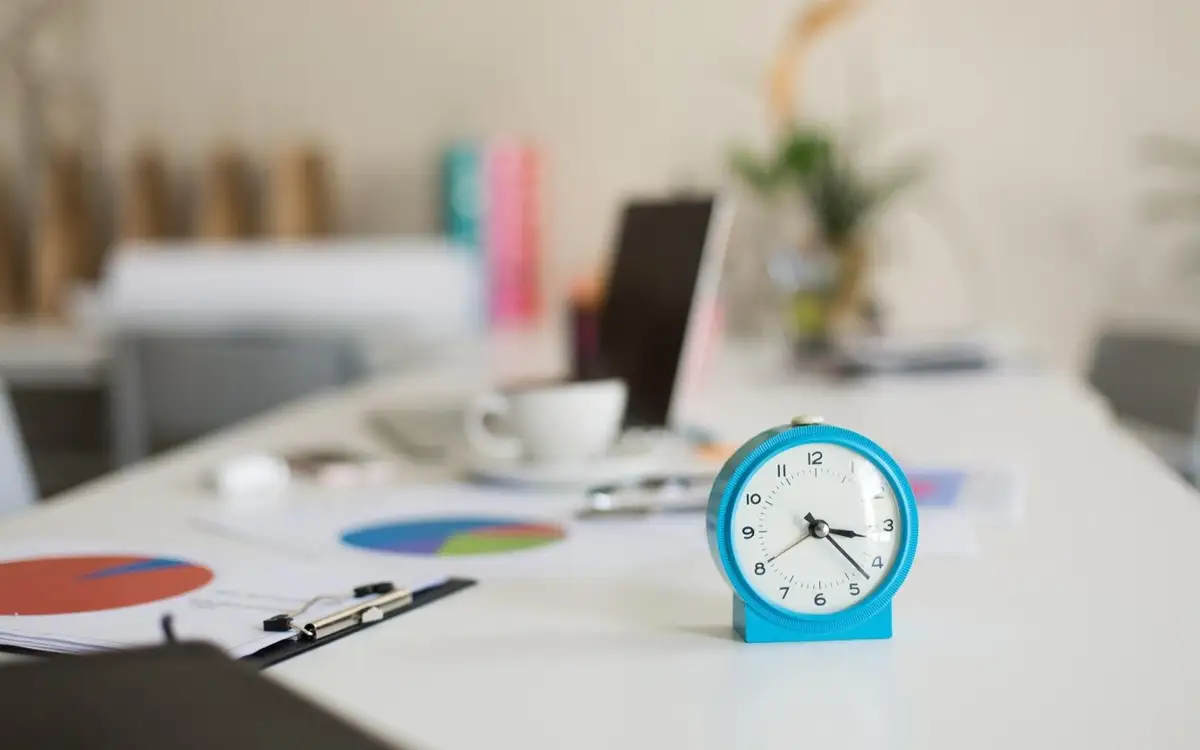 В Восточном Казахстане все города и районы сегодня начали работу с 8 часов.