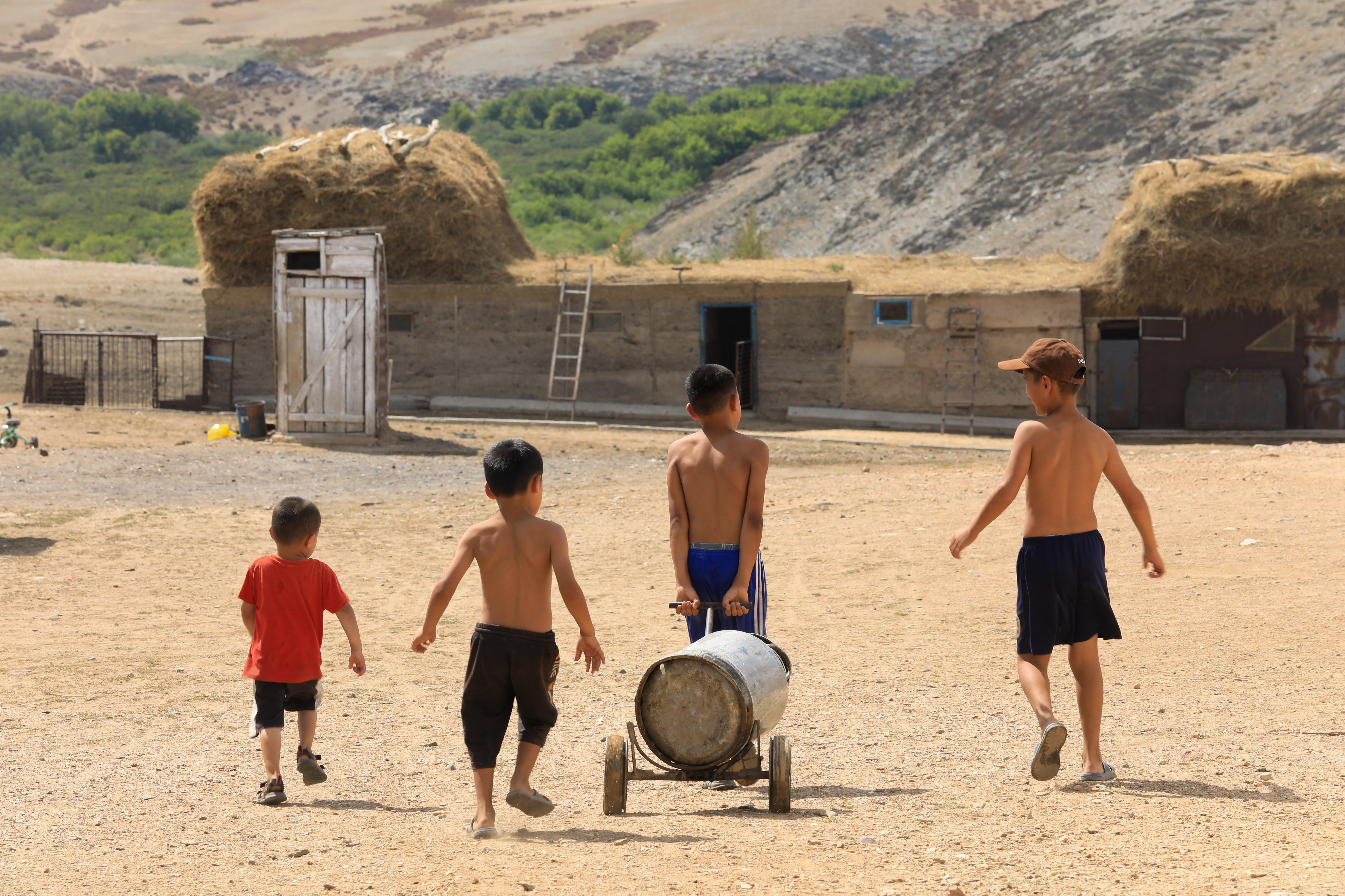 Какова роль мальчика и девочки в детском труде?