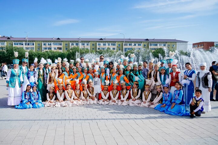 В Атырау прошел парад национальных костюмов