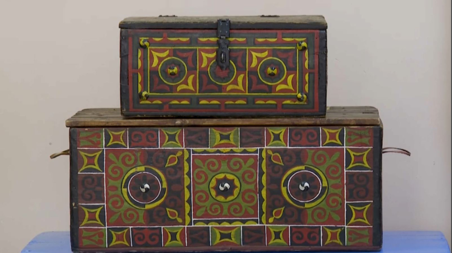 В Жезказгане на выставку выставлены старинные сундуки