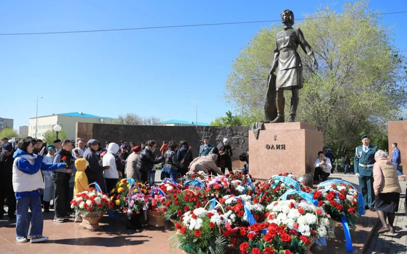 Асхат Шахаров поддержал челлендж «80 слов благодарности», посвященный 80-летию Великой Победы.