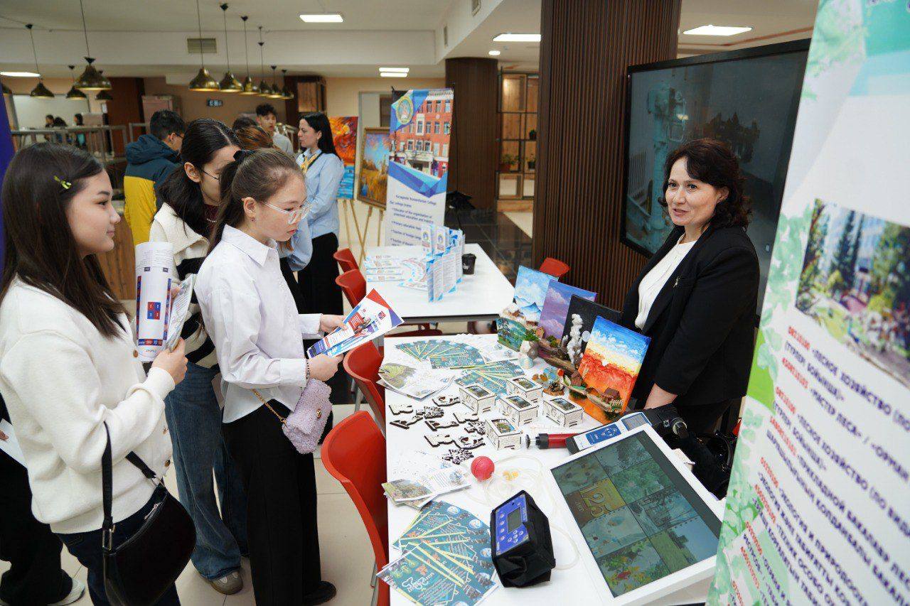 В школах будет работать около 8 тысяч педагогов-профориентаторов.