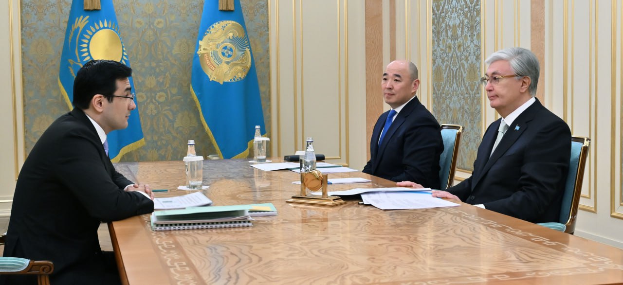 Президент принял председателя правления АО «Национальный управляющий холдинг «Байтерек» Рустама Карагойшина.