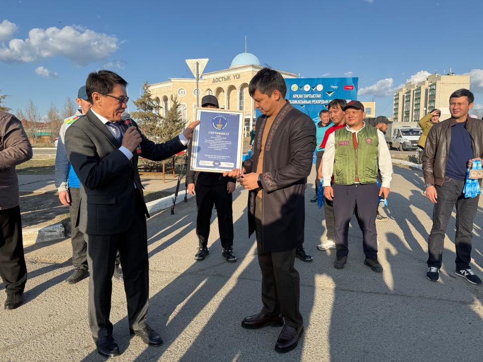 В Уральске установлен рекорд Казахстана по перетягиванию каната