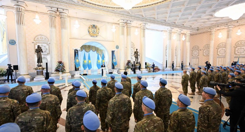 Глава государства встретился с военнослужащими Национального миротворческого контингента