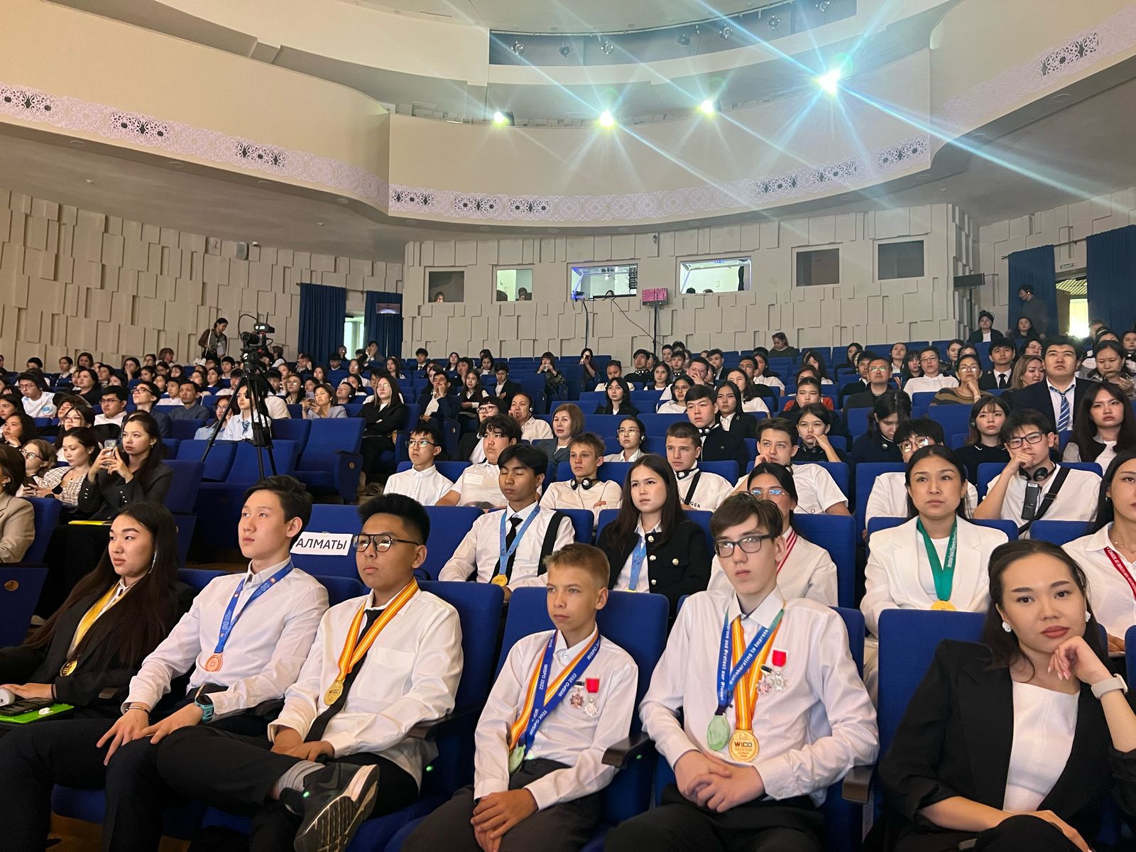 В Астане начался международный научный форум школьников