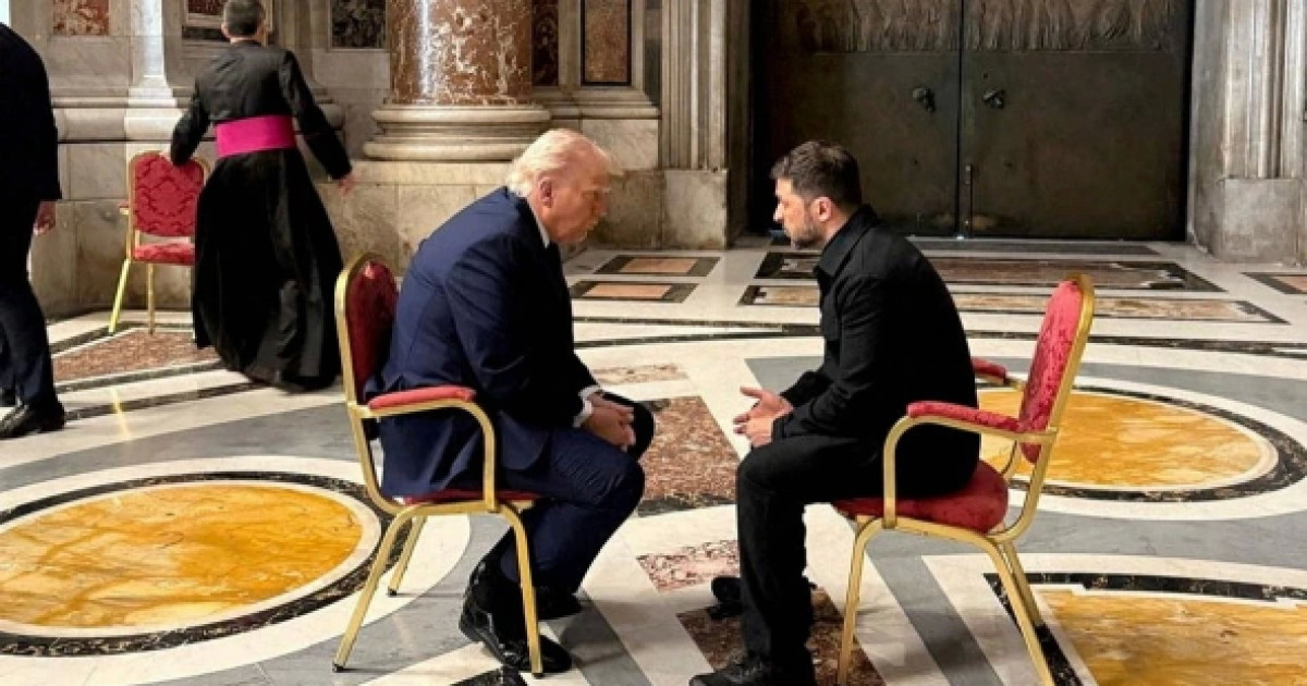 Трамп и Зеленский провели встречу в Ватикане.