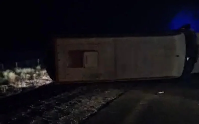 На трассе Павлодар-Астана перевернулся автобус с детьми, погиб тренер