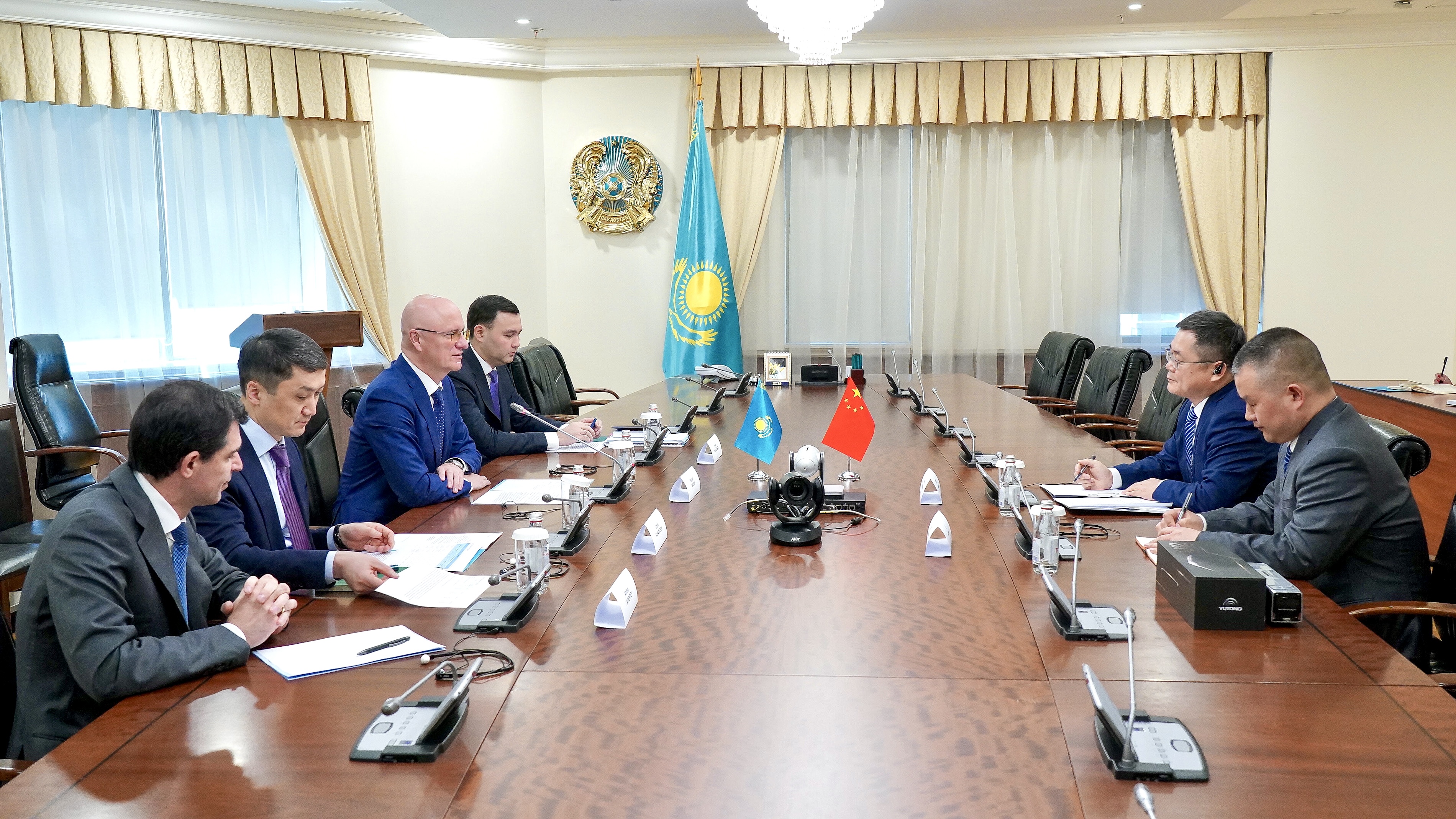 Роман Скляр провел встречу с председателем правления Yutong International Co., Ltd.