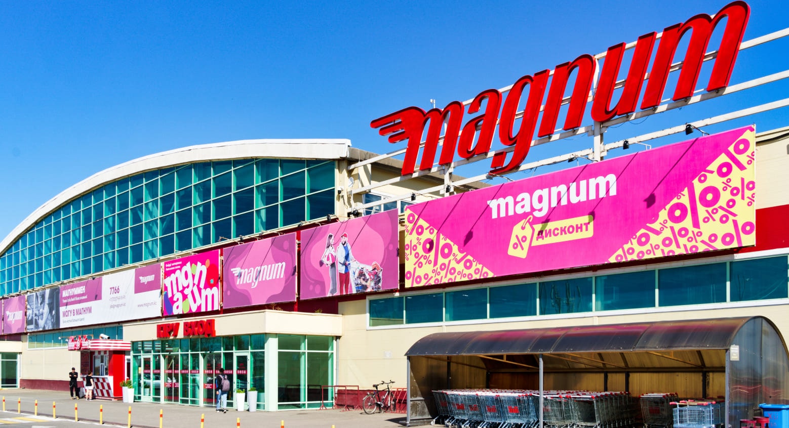 Вынесен приговор блогерам, вымогавшим у торговых сетей «Magnum» и «Семейный»