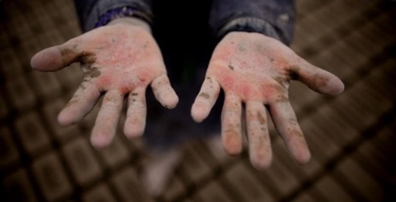 Как отличить принуждение ребенка к труду от воспитания его через труд?