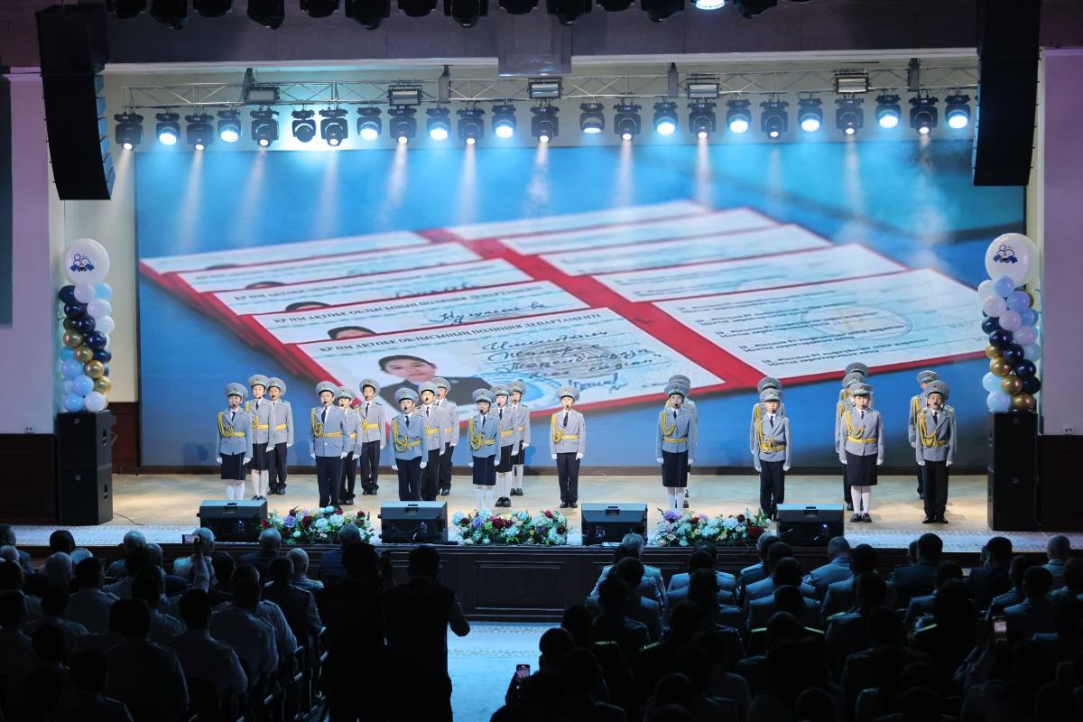 Двое сотрудников, погибших при исполнении служебного долга, награждены посмертно