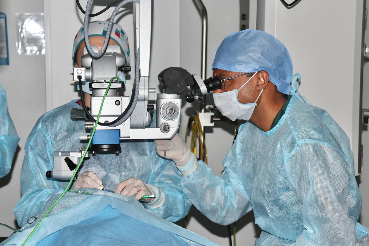 В Алматы провели уникальные операции, спасающие недоношенных детей от слепоты