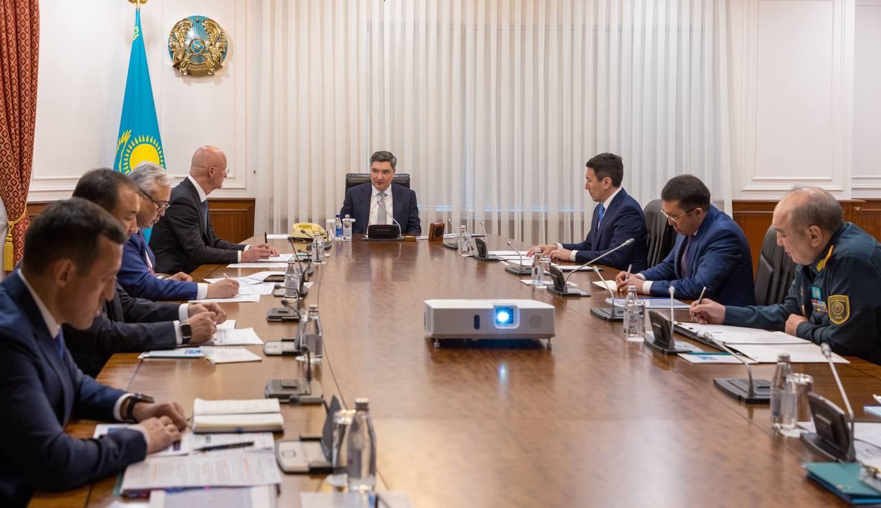 После выговора министру транспорта Олжас Бектенов провел совещание