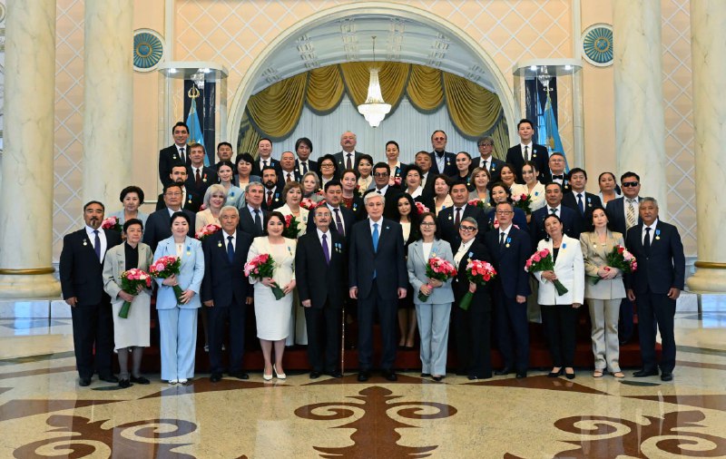 Президент наградил группу граждан в сфере культуры государственными наградами