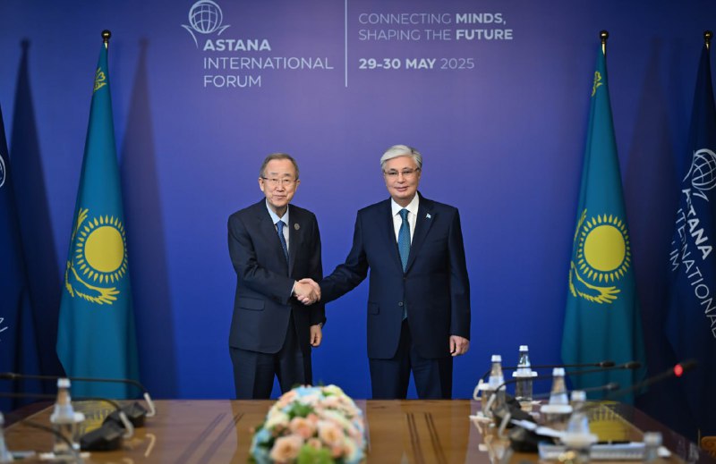 Глава государства встретился с председателем Глобального института зеленого развития Пан Ги Муном.