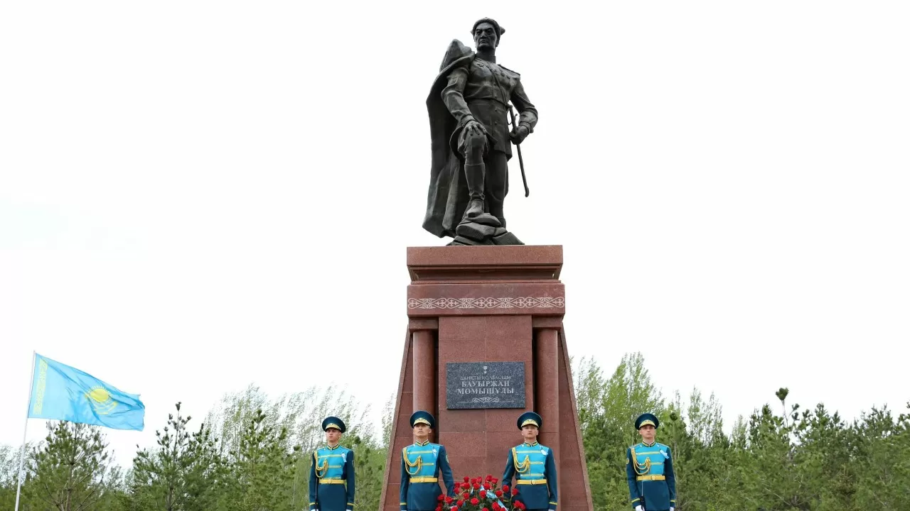 «Человек-легенда. Бауыржан»: В Астане состоялась премьера документальной драмы