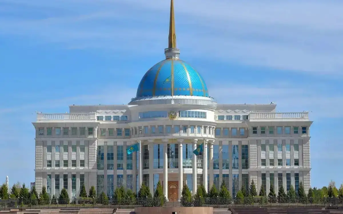 Президент выразил соболезнования семье и близким поэта Темирхана Медетбека.