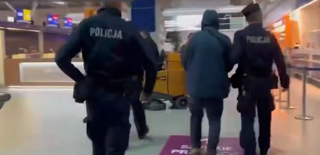 «Сказал, что привезет машину». Подозреваемый в мошенничестве экстрадирован из Польши