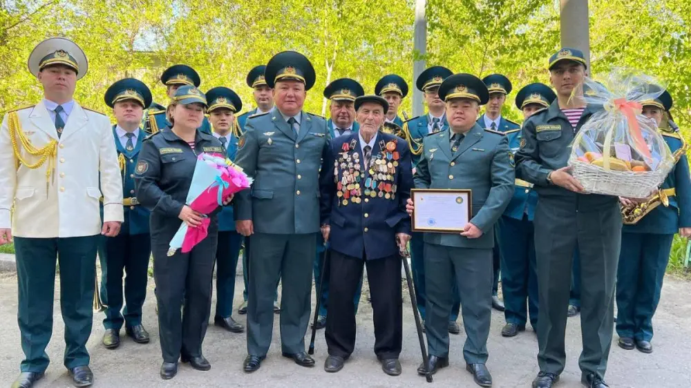 Военные поздравили 101-летнего ветерана