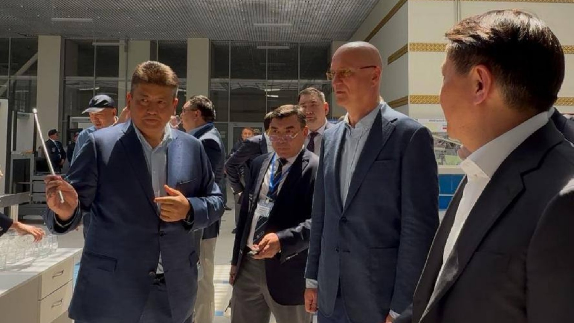 Роман Скляр ознакомился с инфраструктурой и производственной деятельностью пункта пропуска «Нұр Жолы» в рамках рабочей поездки.