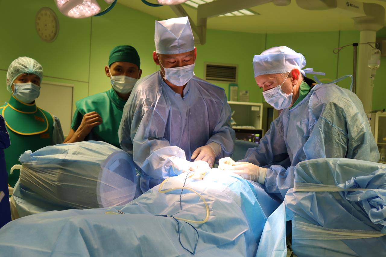 В Казахстане впервые проведена нейромодуляция по проблеме недержания мочи у детей