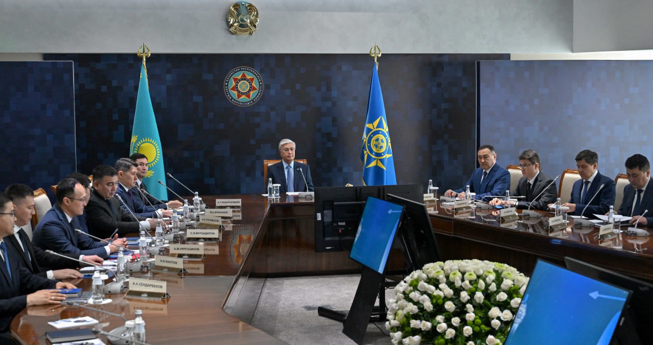 Глава государства провел совещание с руководящим составом Комитета национальной безопасности.