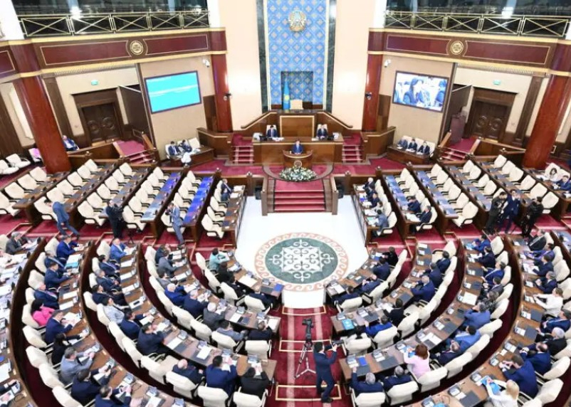 Депутаты парламента ушли на каникулы