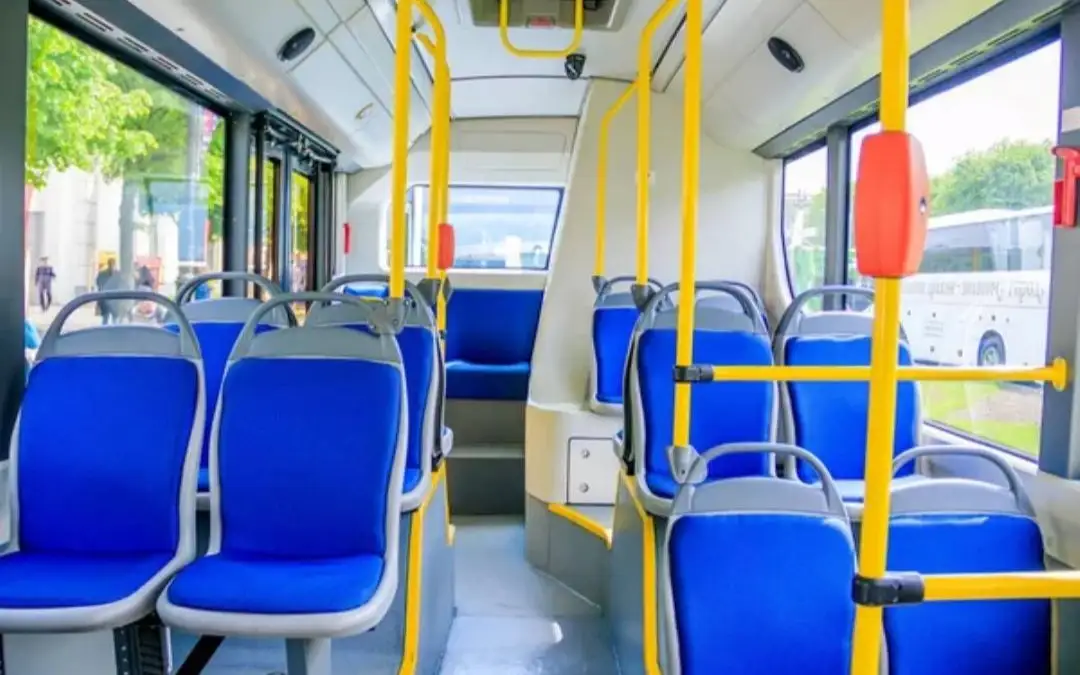 В Усть-Каменогорске дети ездят в общественном транспорте бесплатно