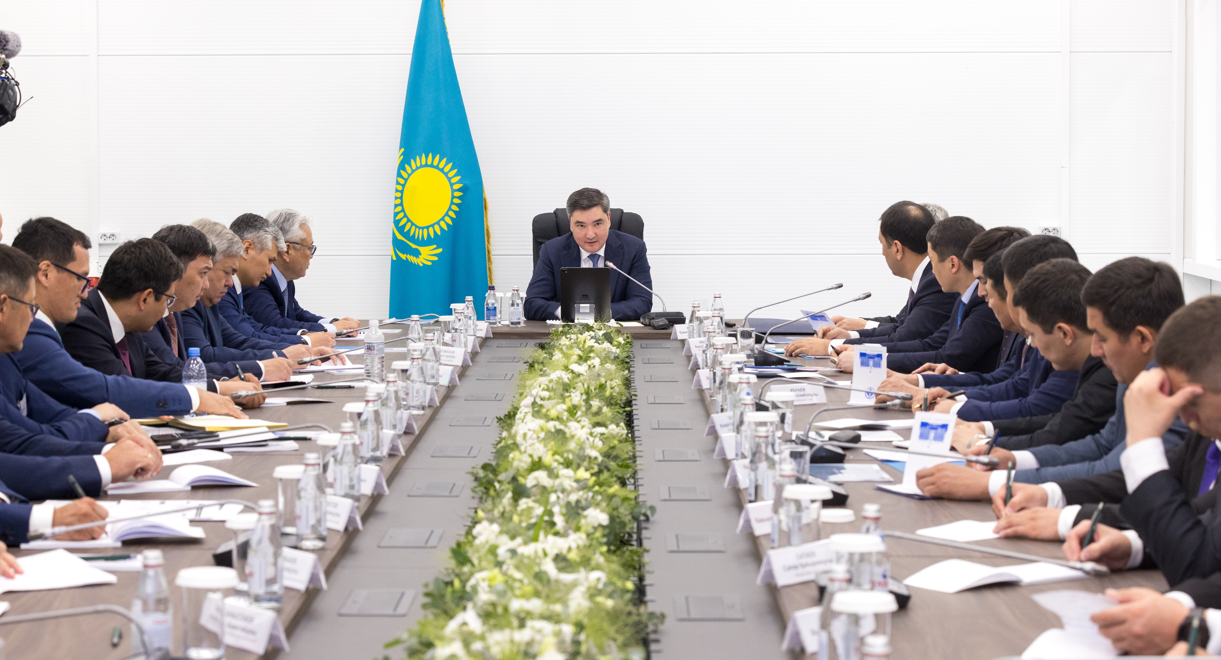 Олжас Бектенов провел республиканское совещание по вопросам развития моногородов