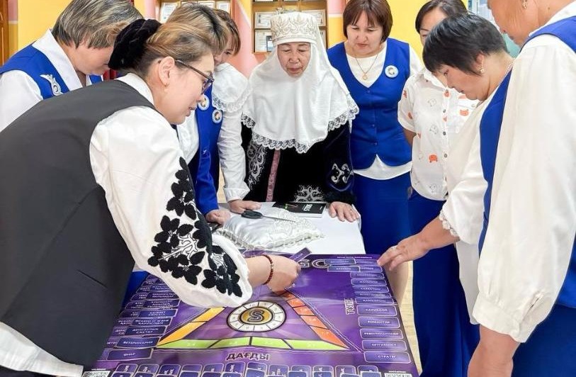 В Казахстане представлена настольная игра для профориентации подростков