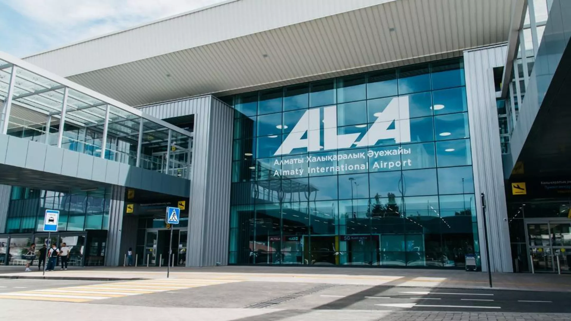 Конфликт на Ближнем Востоке: казахстанские туристы прилетели из Дубая в Алматы