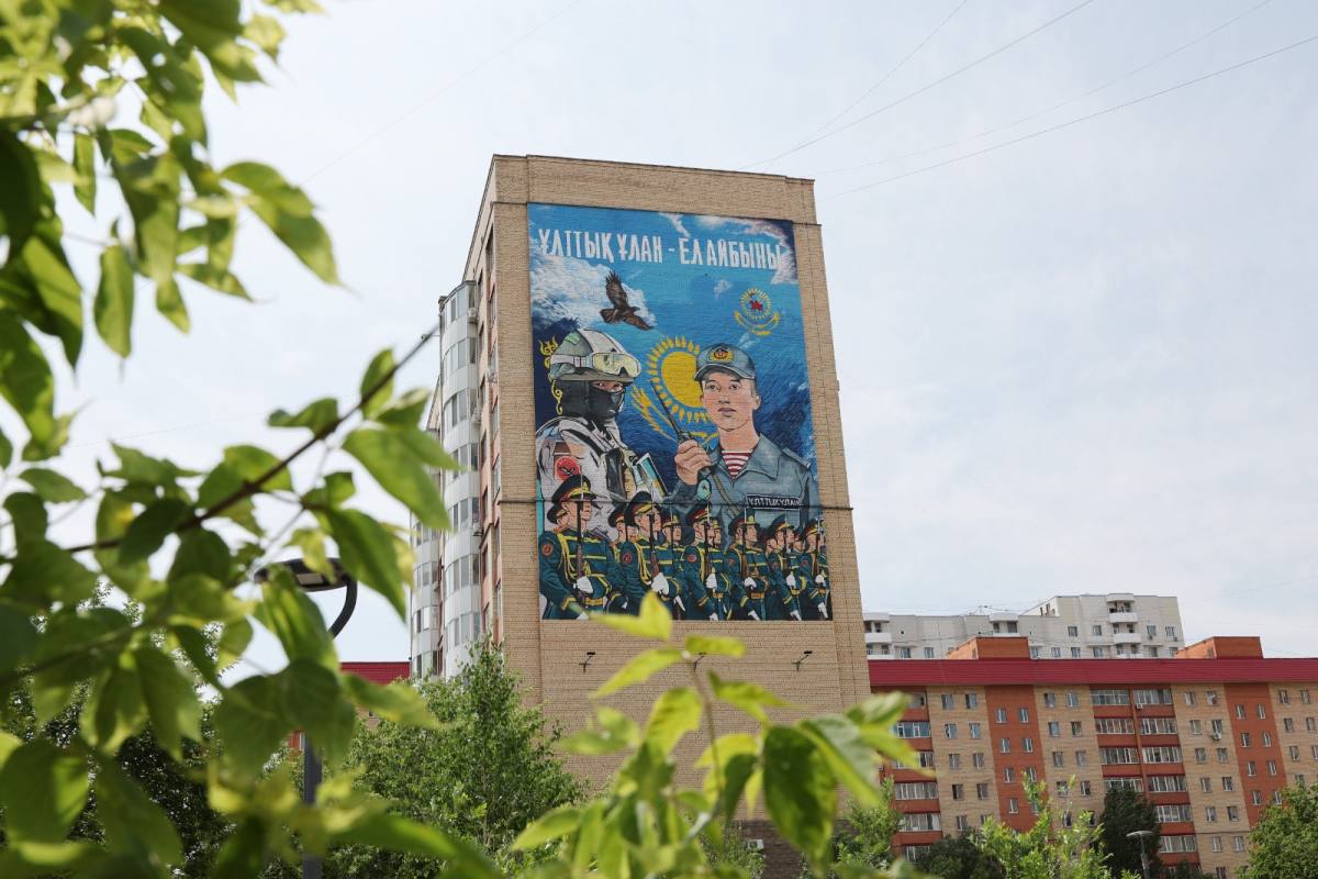 В Астане открыли патриотический мурал