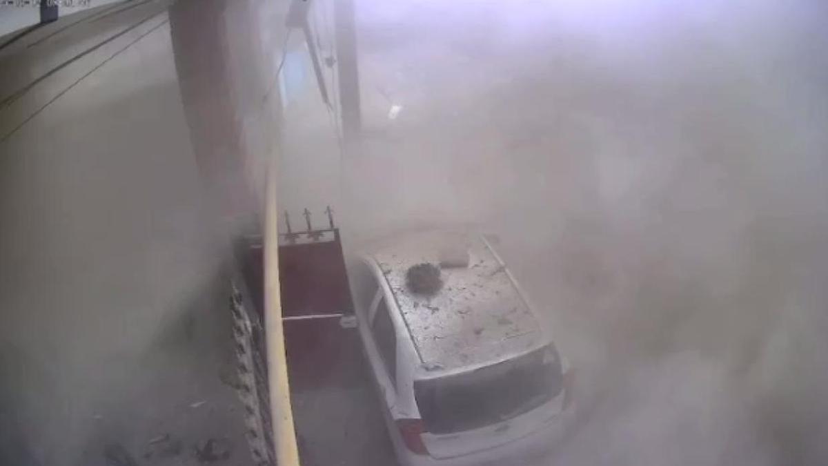 В жилом доме в Алматы произошел взрыв, один человек погиб