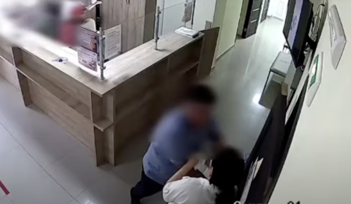 В Караганде мужчина жестоко избил медсестру