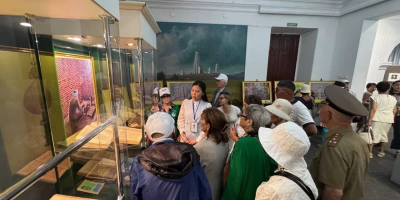 В Семее прошла выставка «Мир Абая и Ясауи».