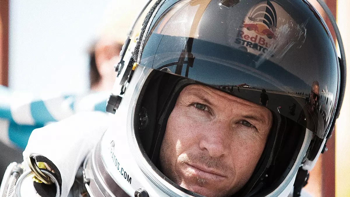 Австрийский парашютист Феликс Баумгартнер погиб при падении с парапланом в Италии.