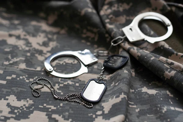 Бывший представитель высшего командования Вооруженных Сил подозревается в мошенничестве.