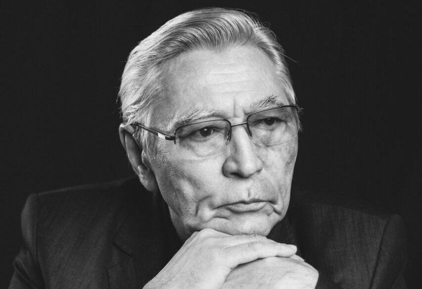 Известный режиссер Сламбек Тауекел скончался.