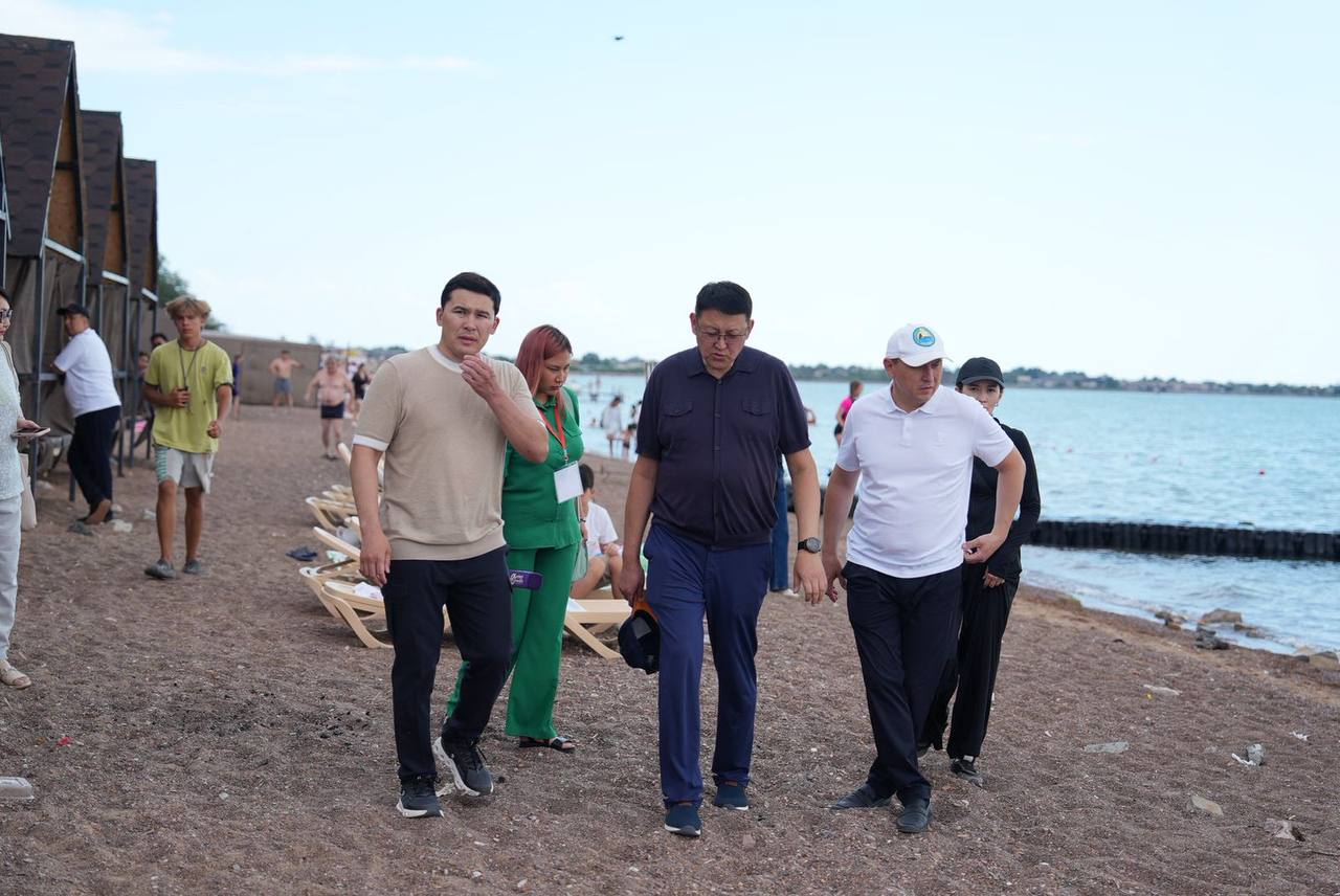 Поток туристов на озеро Балхаш увеличился – министр посетил регион