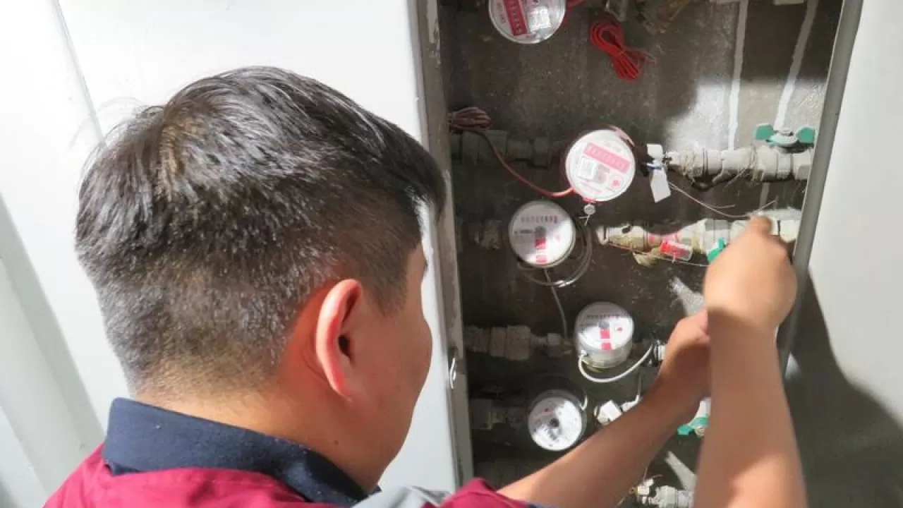 Алматинцы, имеющие задолженность за воду и тепло, не смогут выехать за границу.