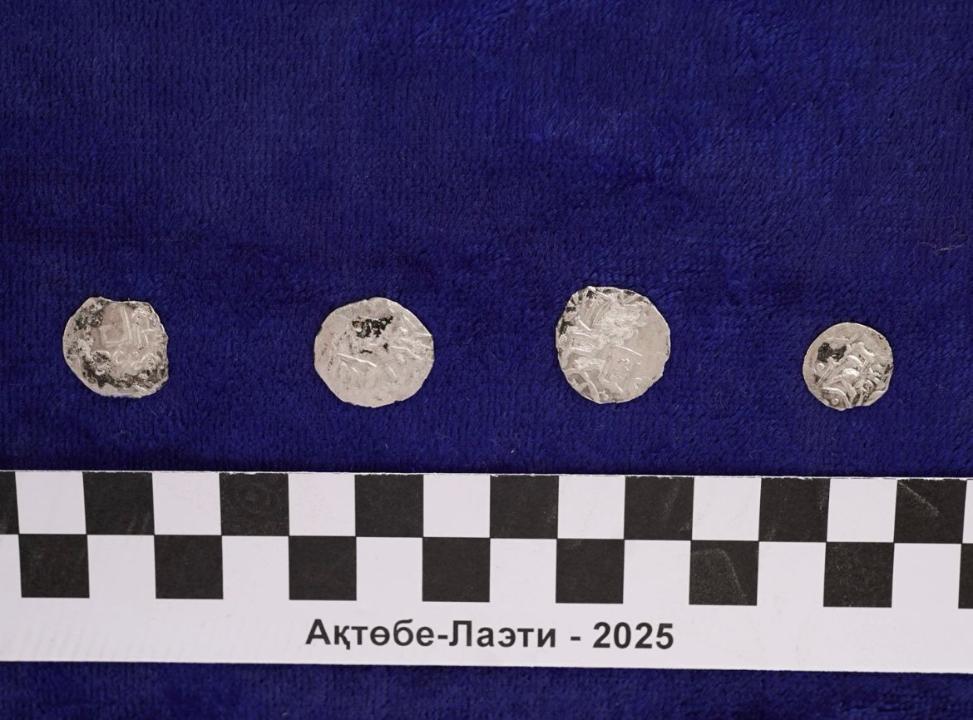 На территории древнего городища «Актобе-Лаэти» были обнаружены серебряные монеты, относящиеся к периоду Золотой Орды.