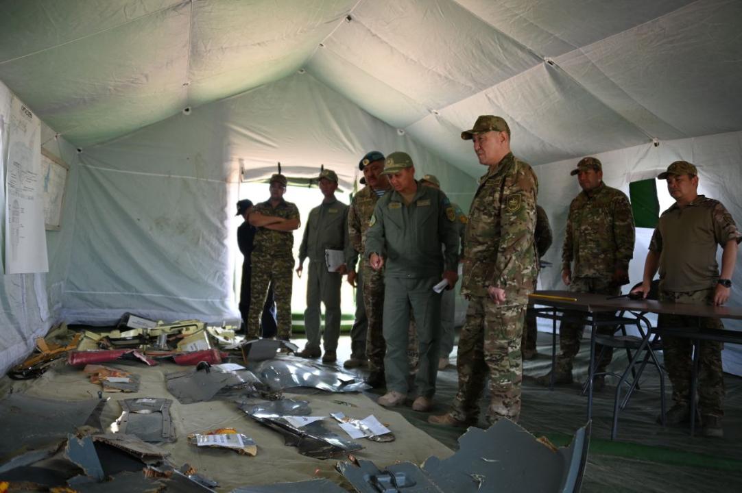 На озере Сорбулак ищут пропавший вертолет: к поисковым работам привлечено более 400 человек