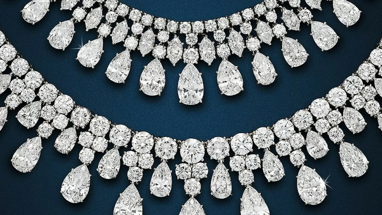 Дорогостоящие ювелирные изделия, конфискованные у олигархов, снова выставлены на аукцион.