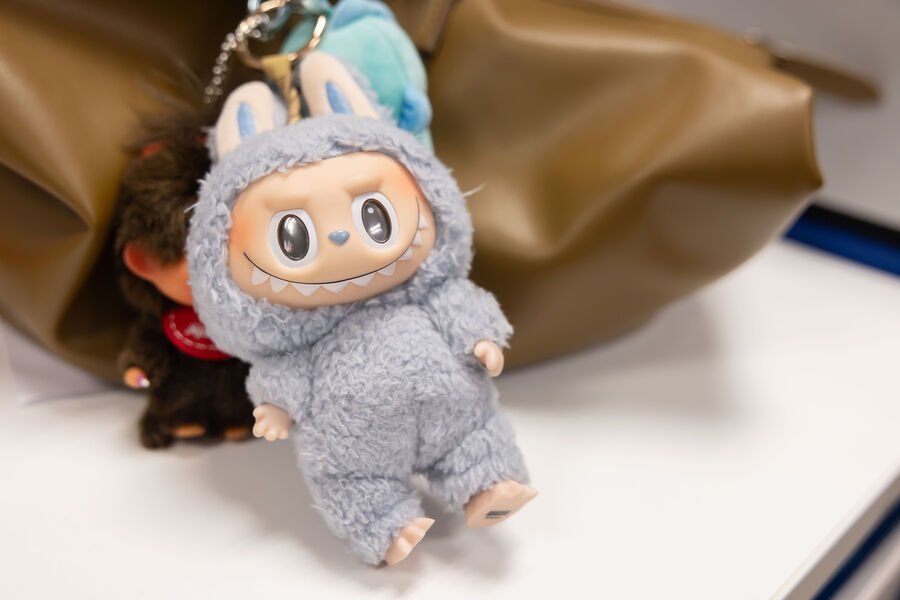 Лабубу: Как игрушка-монстр стала трендом?