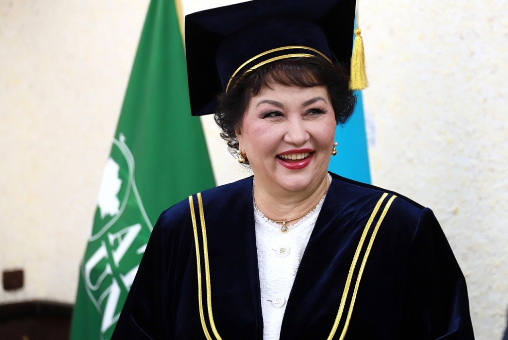 Айман Мусаходжаева, отдавшая 200 тысяч долларов за возвращение на должность ректора, стала жертвой мошенника.