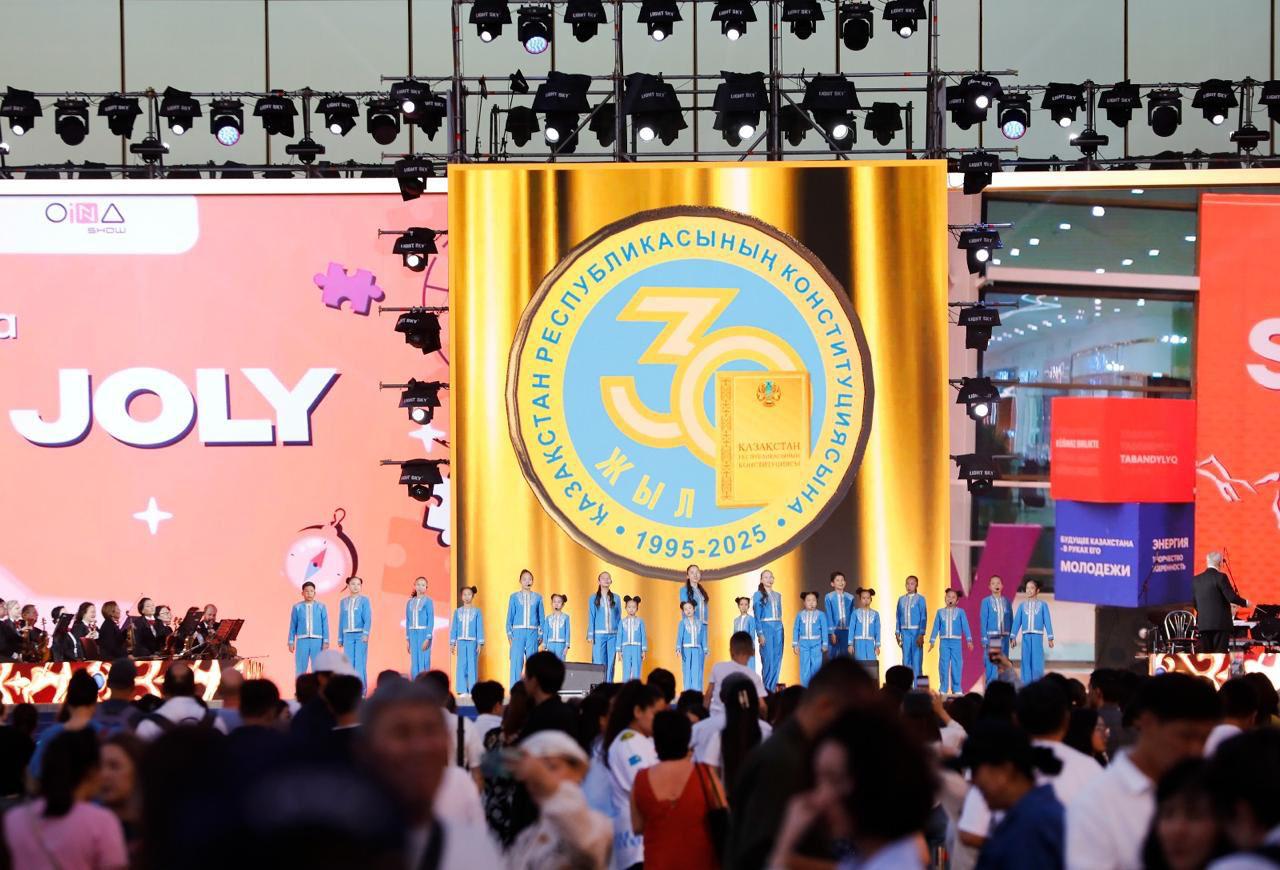 В Алматы прошел праздничный концерт, посвященный Дню Конституции.