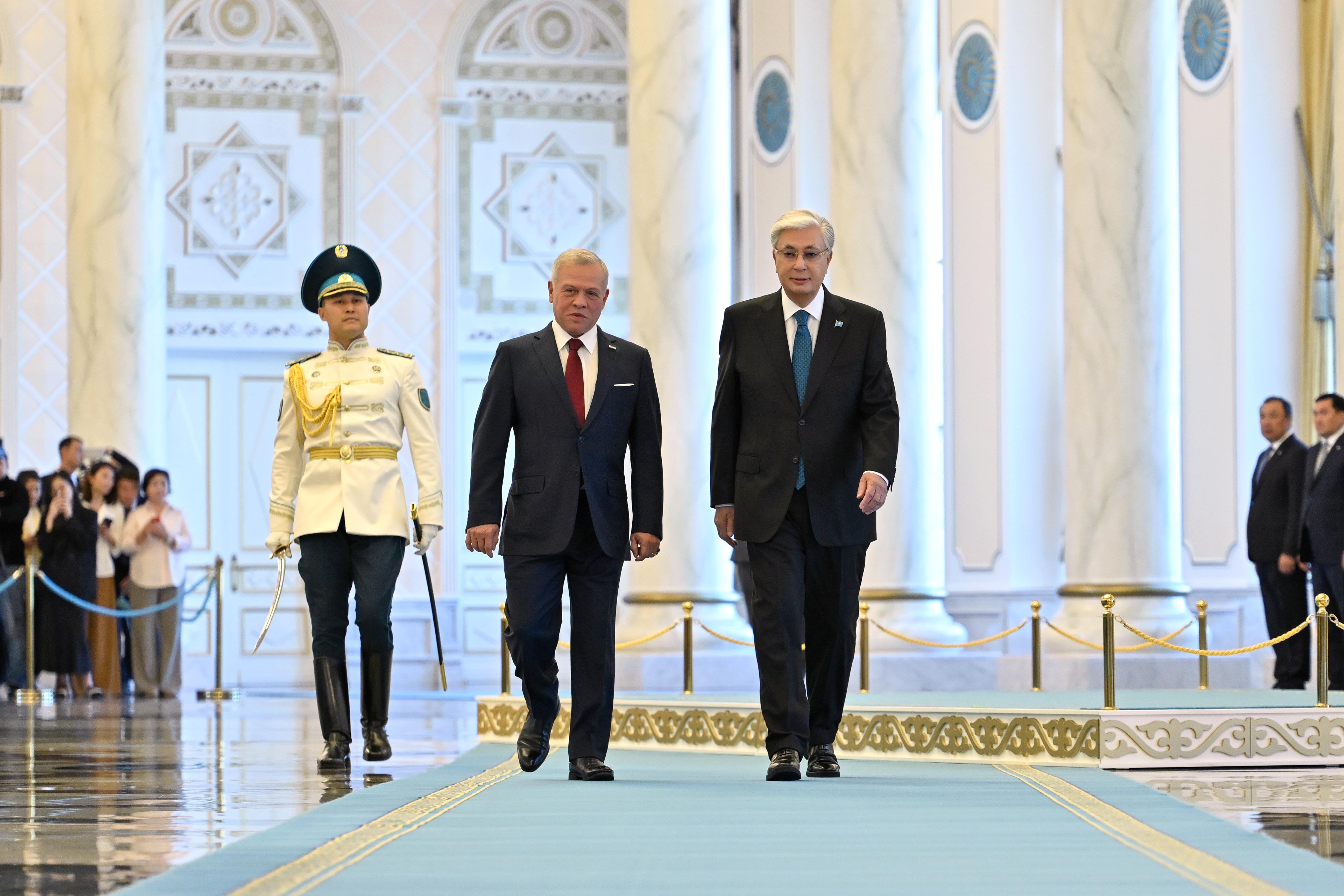 Глава государства Касым-Жомарт Токаев и Король Абдалла II провели переговоры в узком составе.