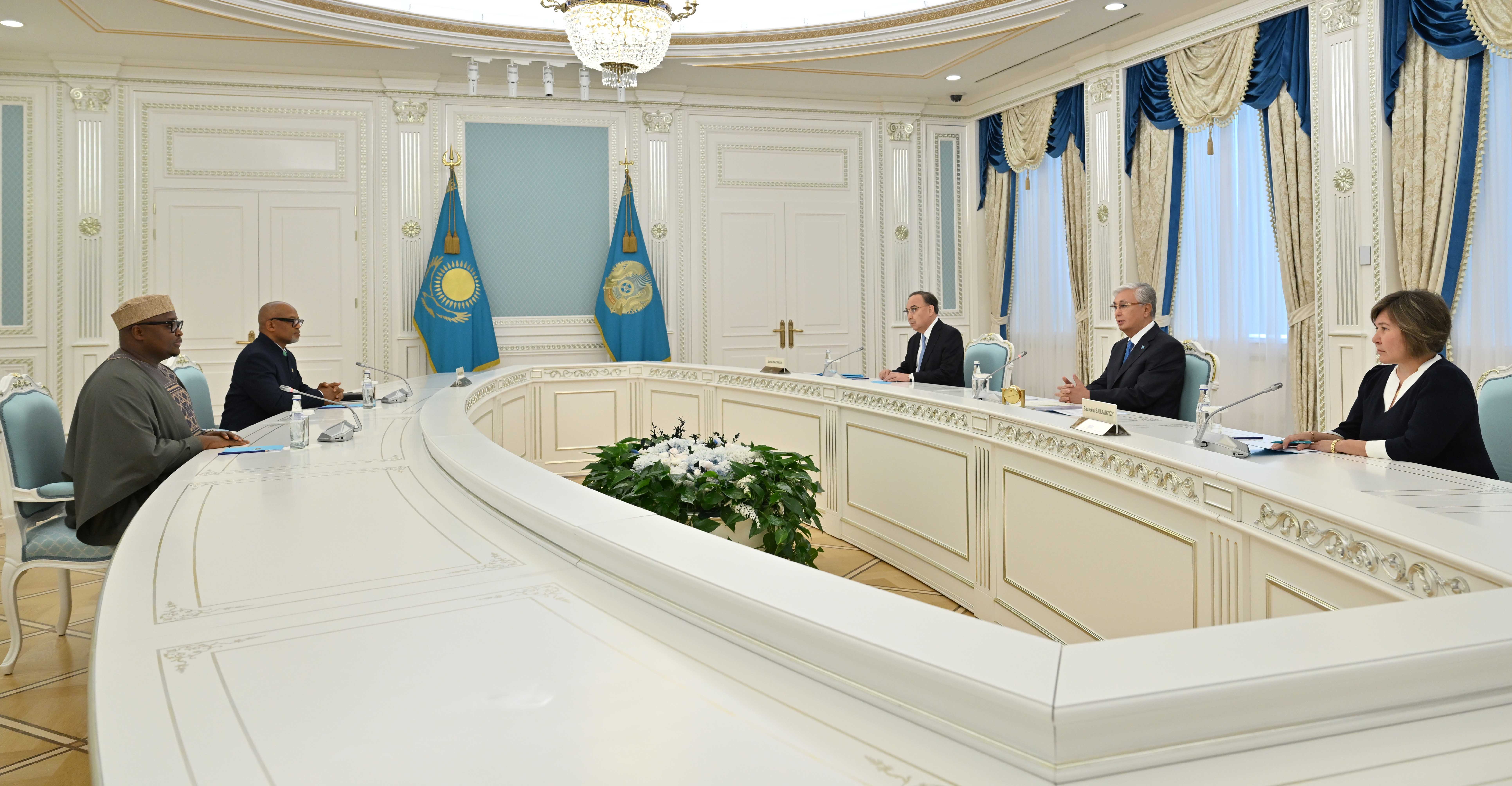 Глава государства принял специального представителя Президента Сьерра-Леоне