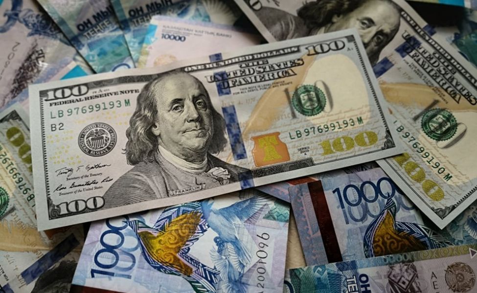 Доллар и евро снова выросли